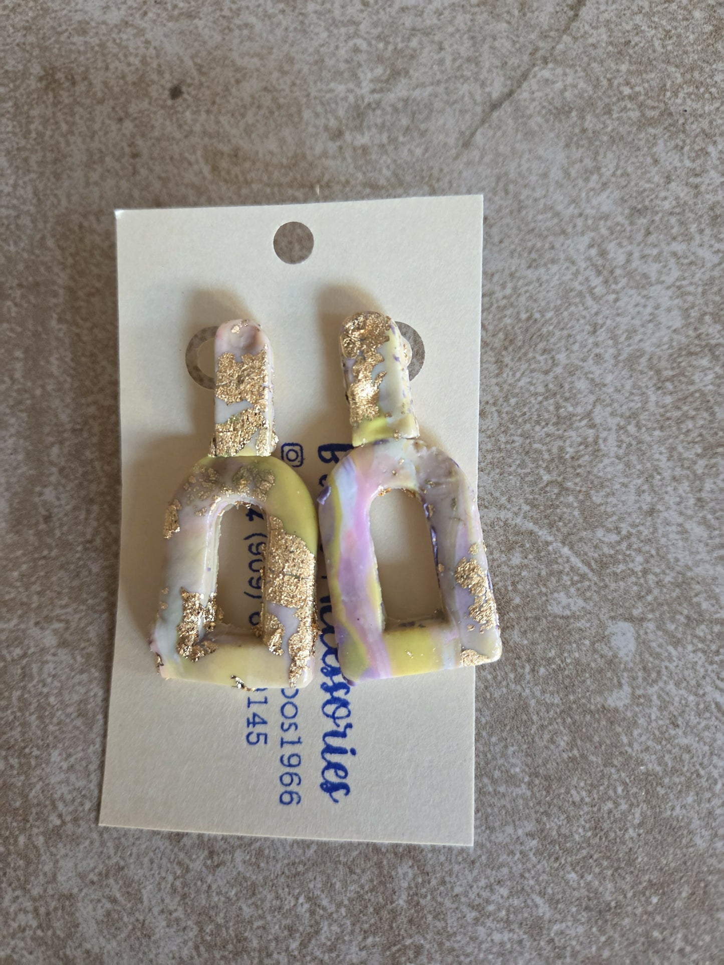 Aretes rosa con papel oro