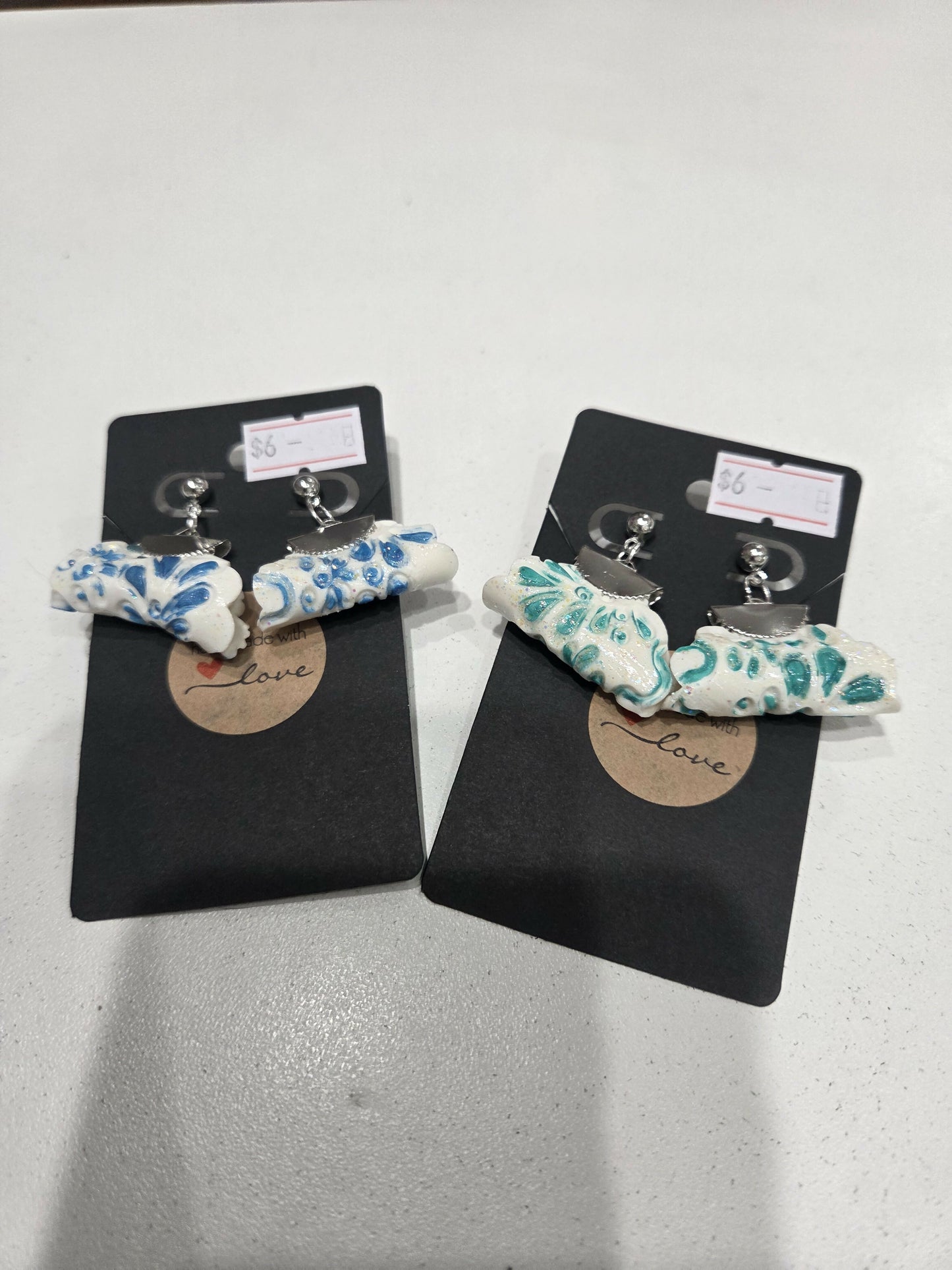 Aretes poste tipo bolsita verde i azul
