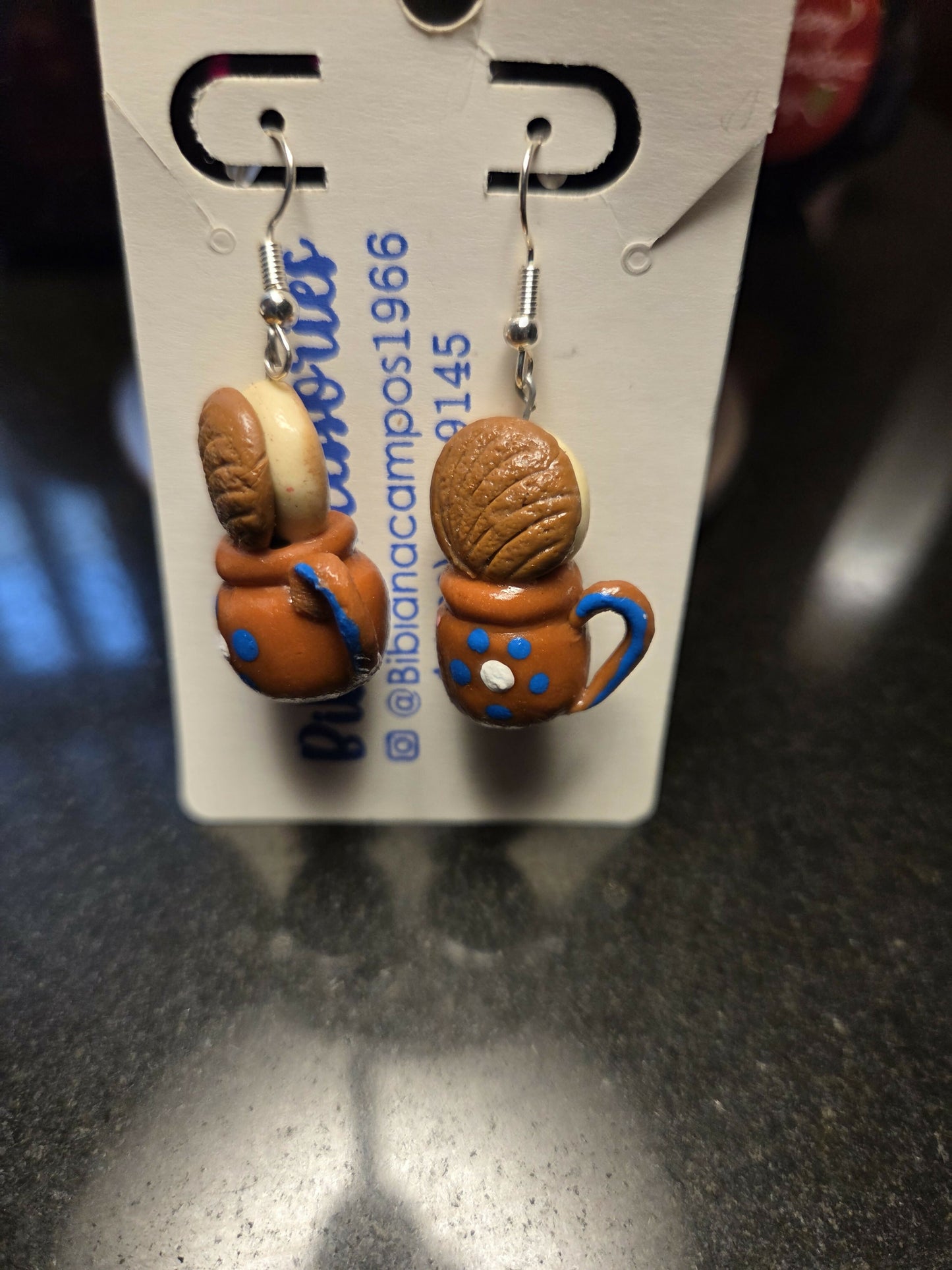 Aretes concha de chocolate con tazita