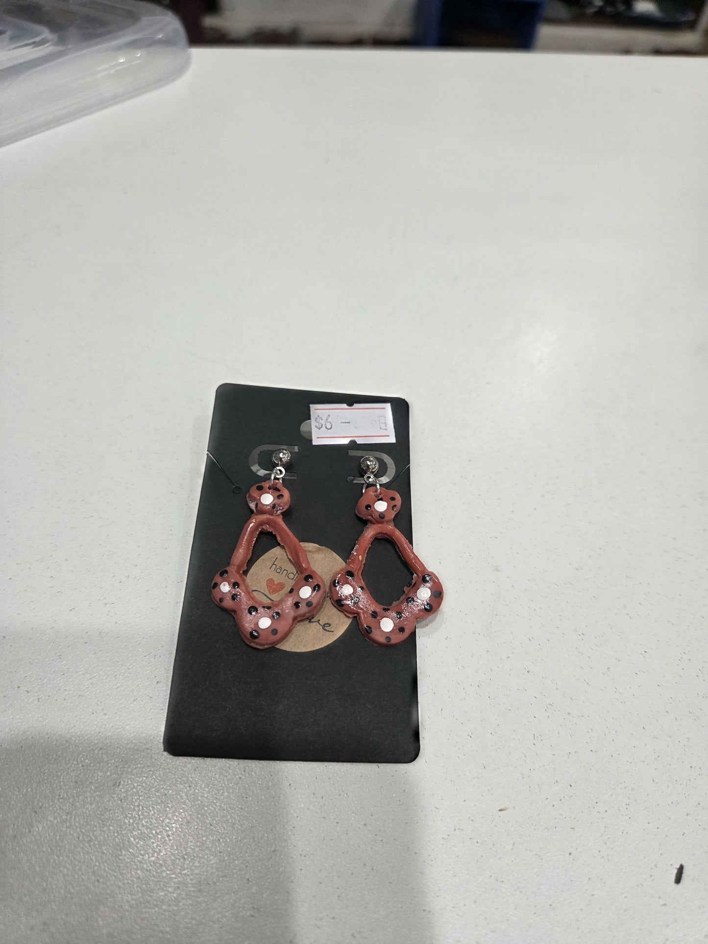 Aretes tipo barro poste