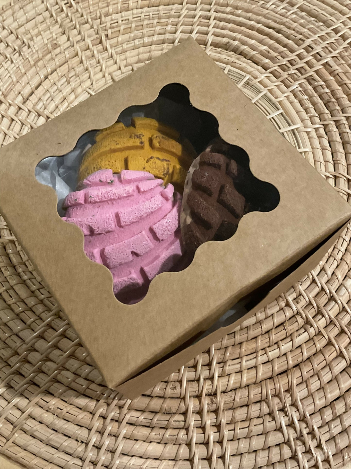 Concha Crayon Box Trio