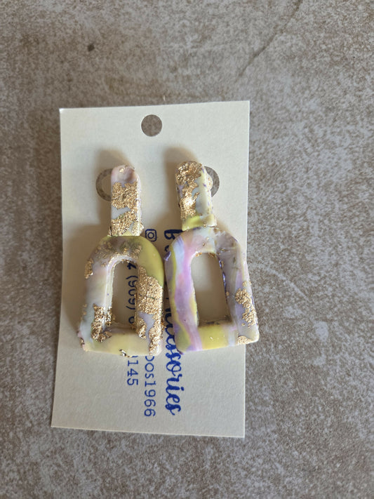 Aretes rosa con papel oro