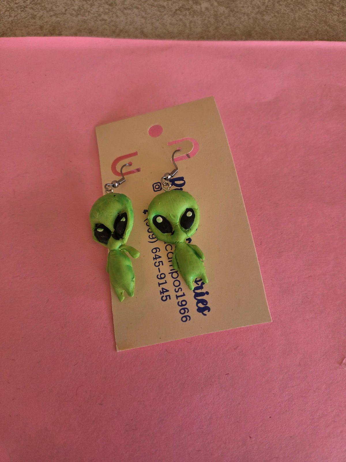 Aretes marciano glow in the dark