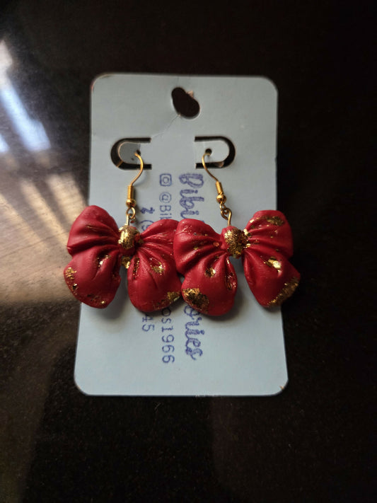 Aretes m rojo