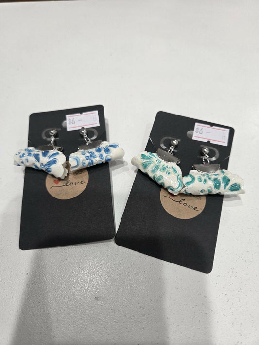 Aretes poste tipo bolsita verde i azul