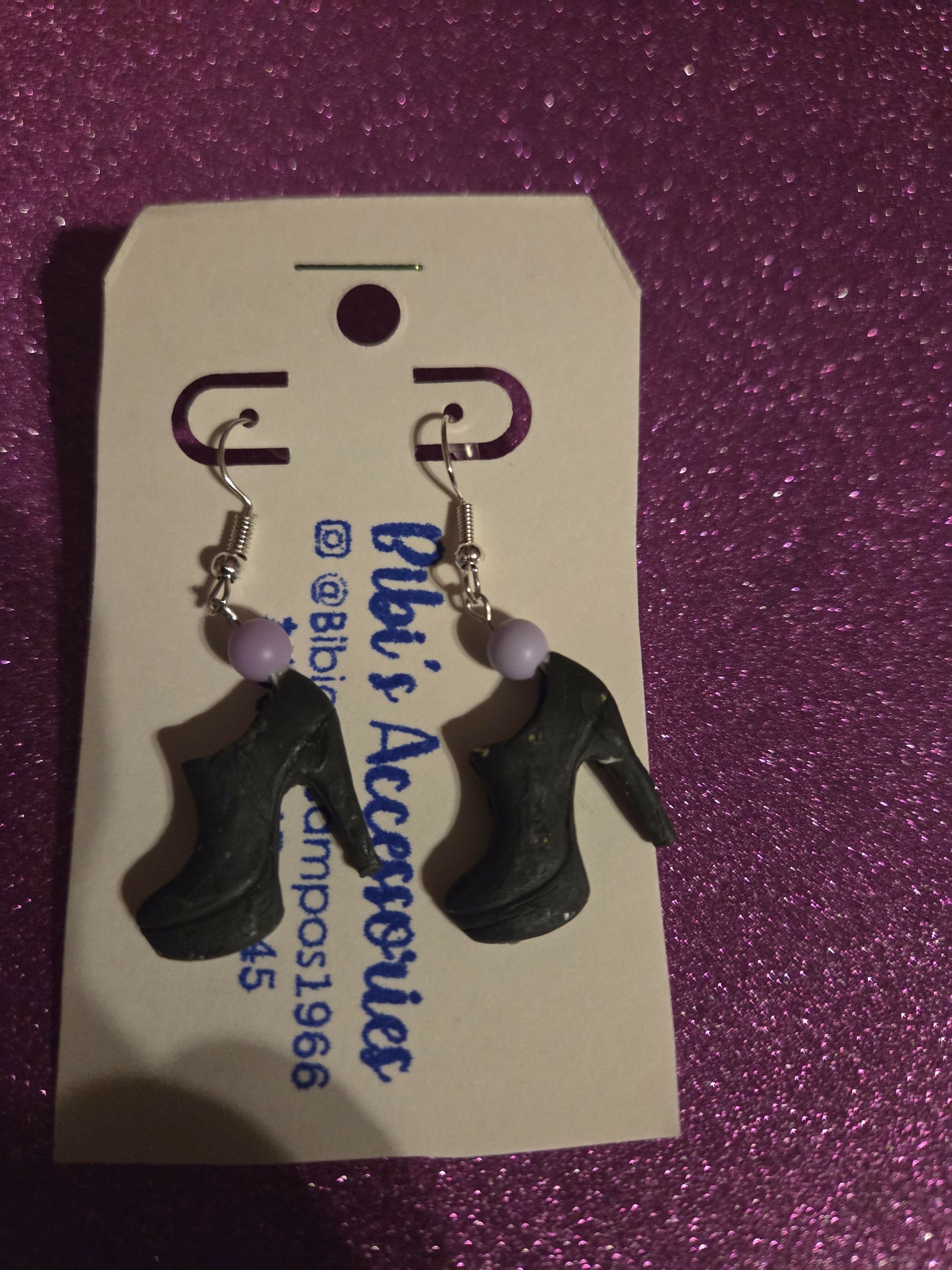 Aretes zapatilla negra