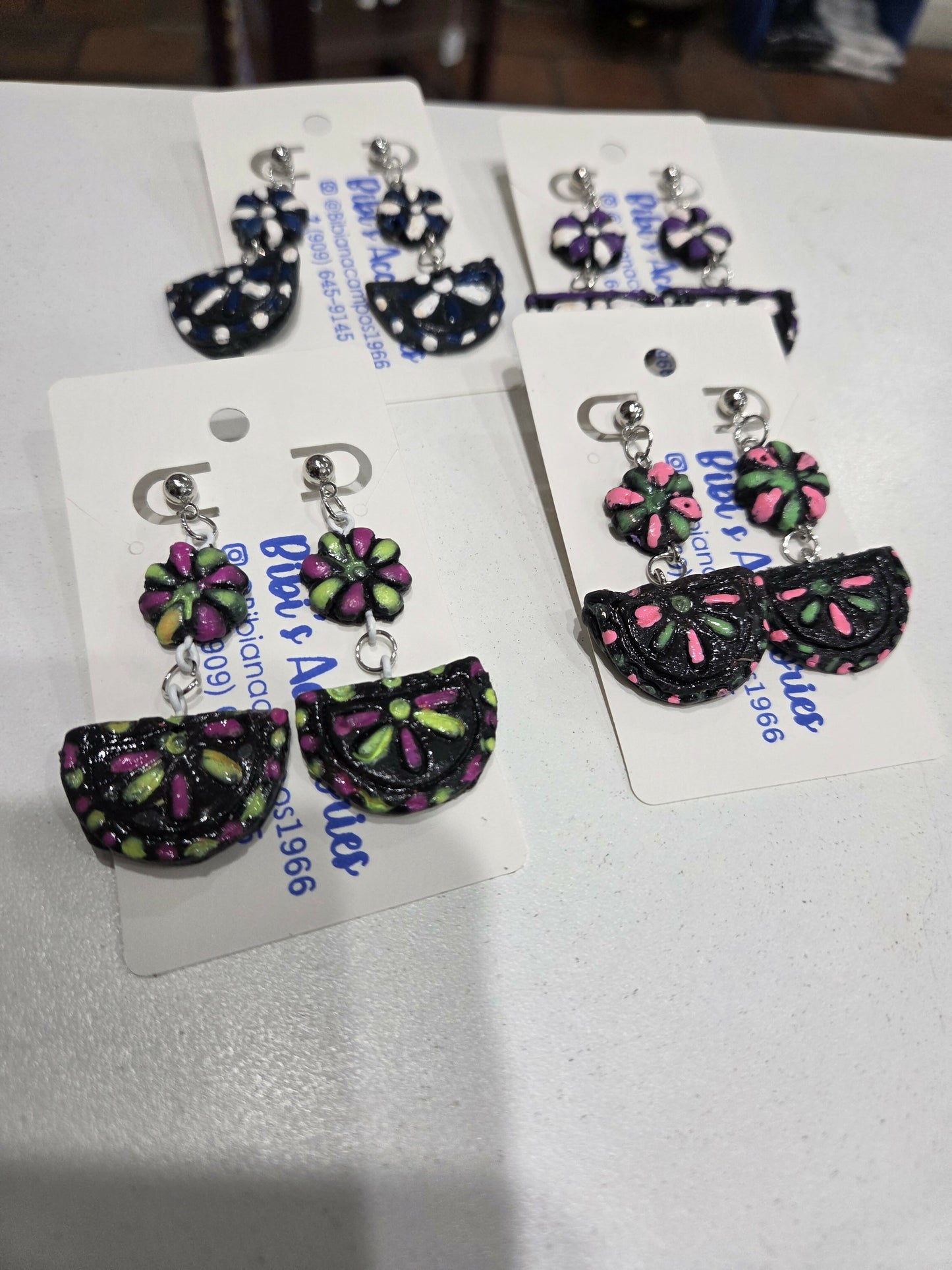 Avanico aretes negro con colores