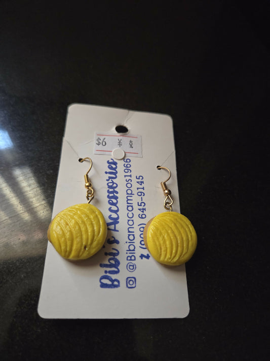 Aretes de concha amarillo