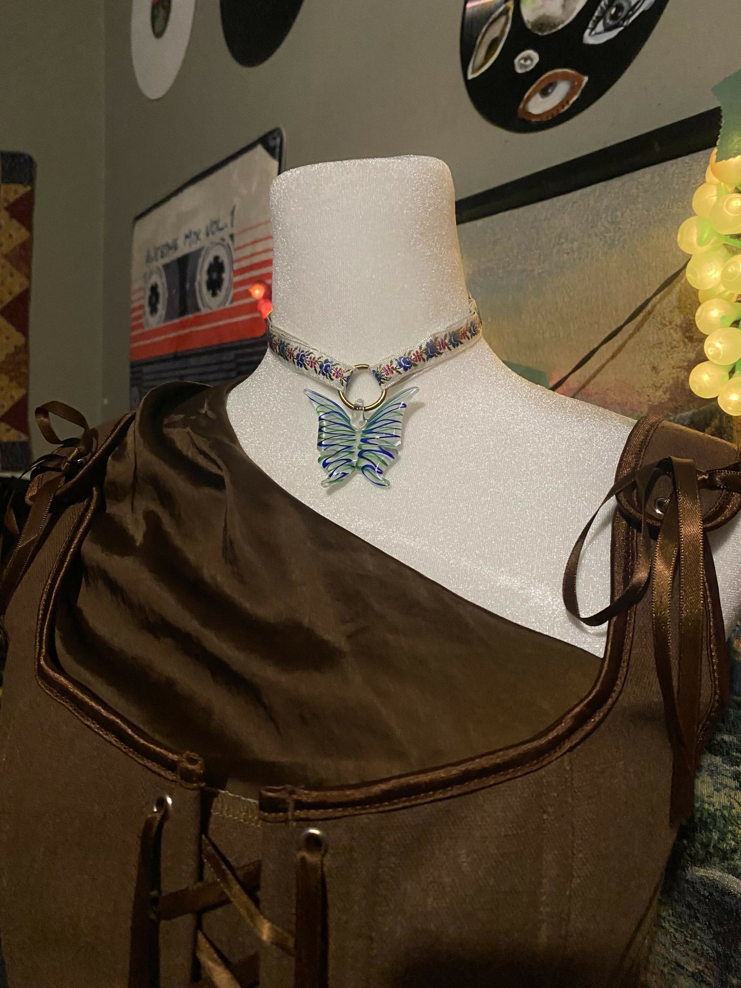 Silhouette necklace