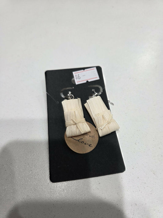 Earrings tamal