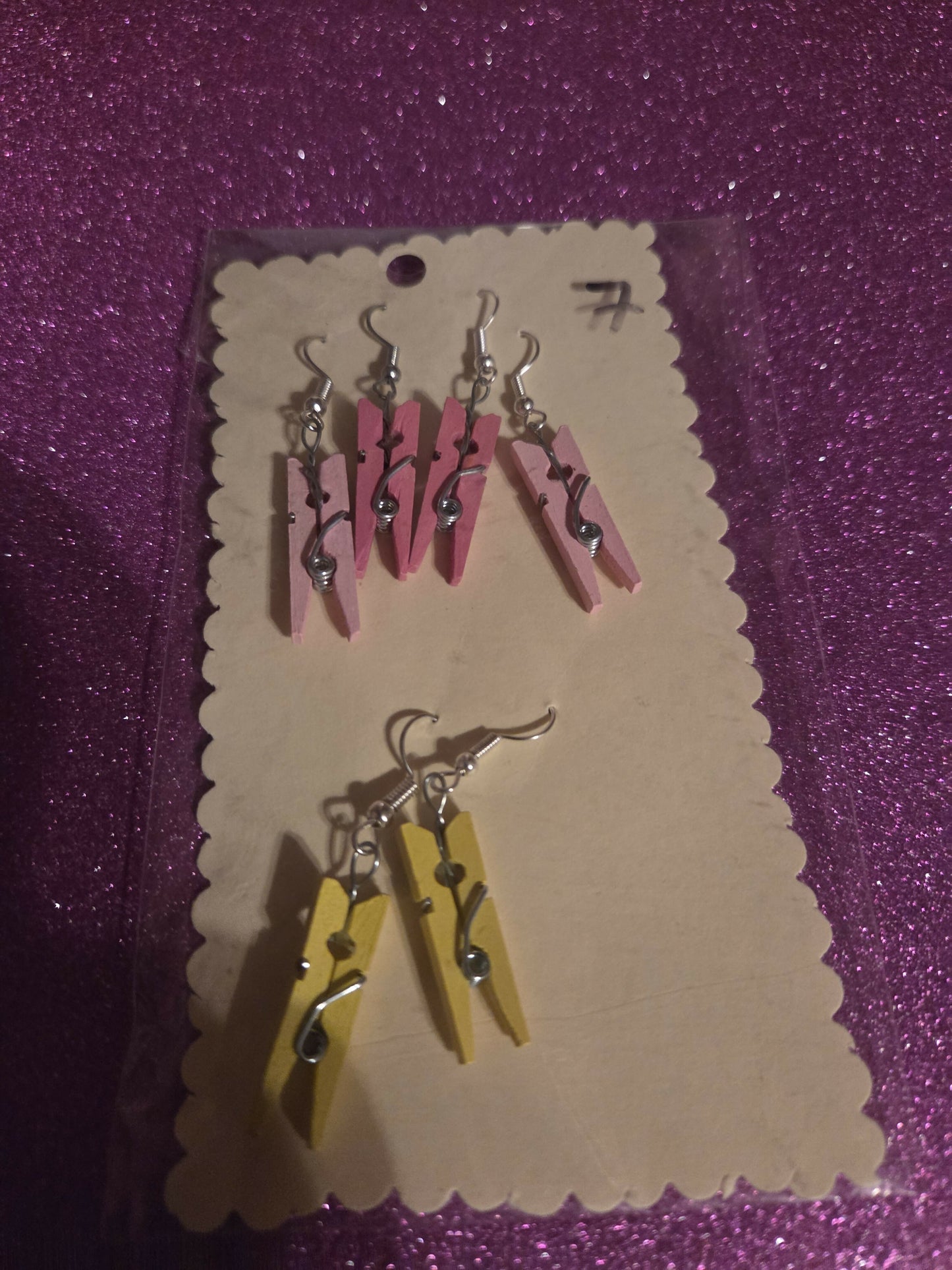 Set de 3 pares de aretes pin de madera rosa amarillo rosa subido