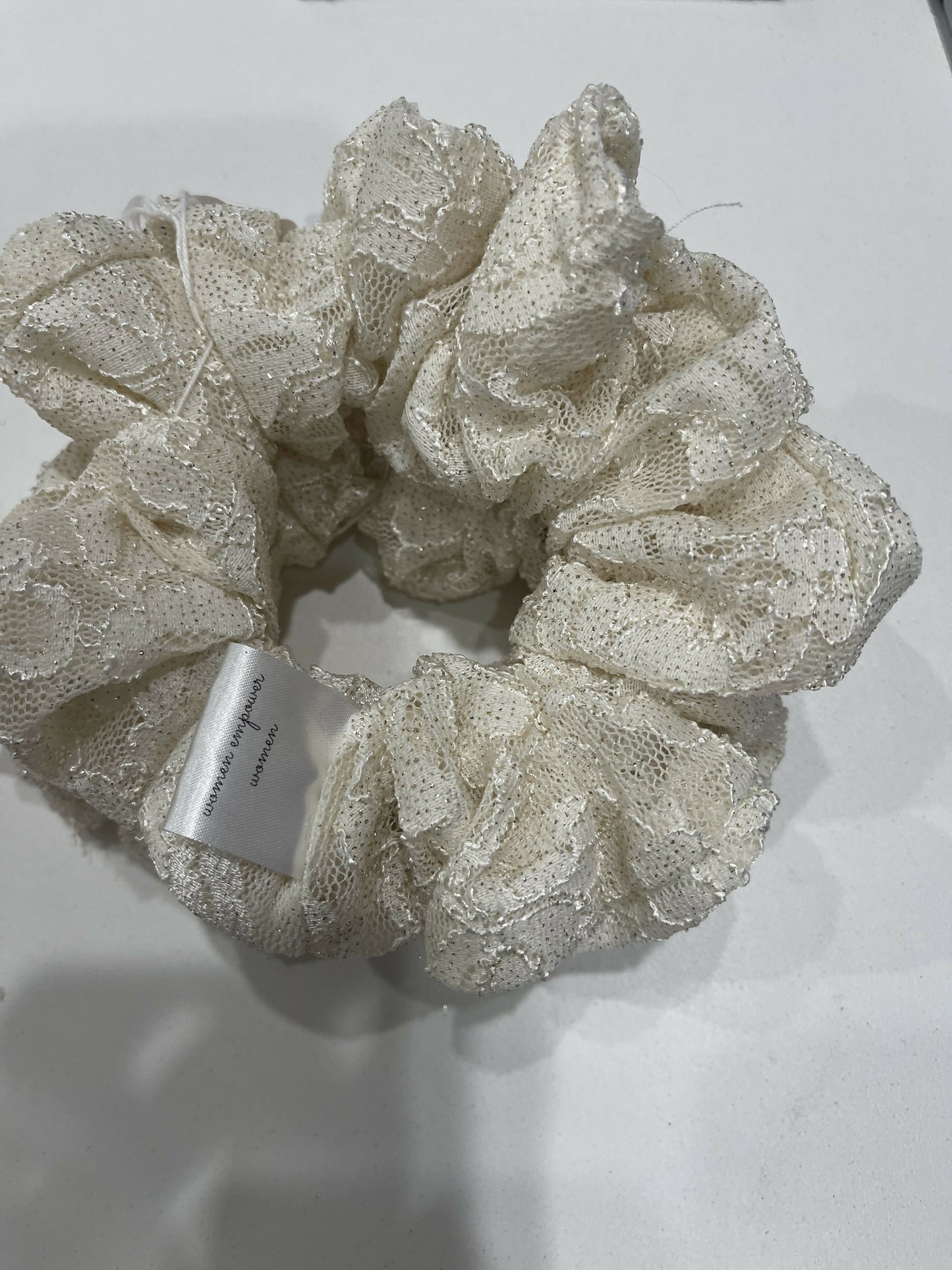 Shimmer scrunchie- off white
