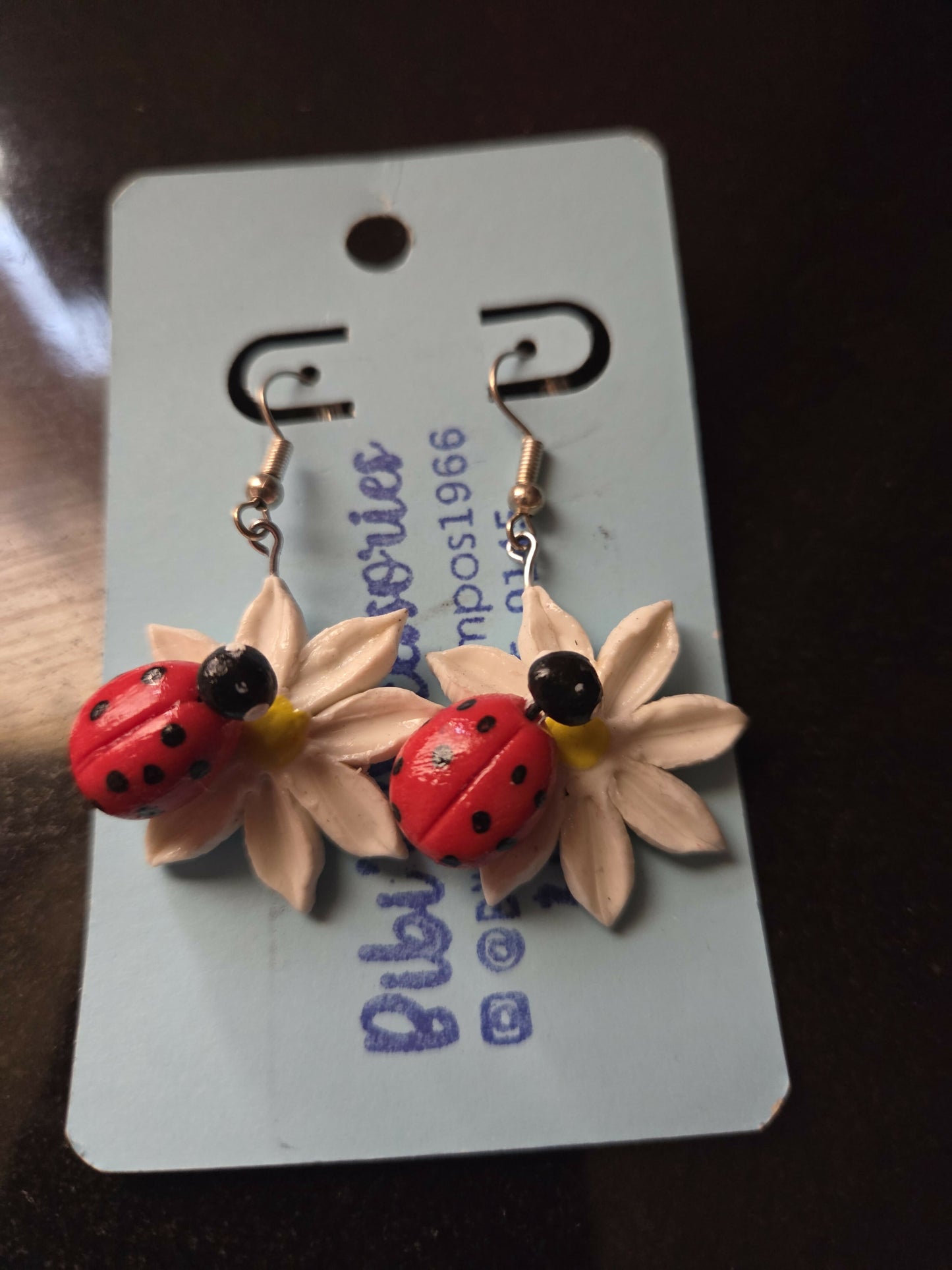 Arete margarita lady bug