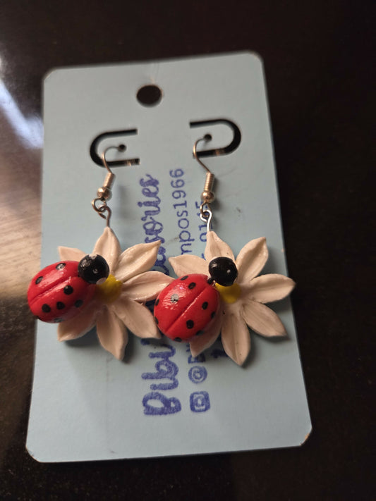 Arete margarita lady bug