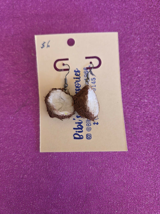Aretes de coco en mitad