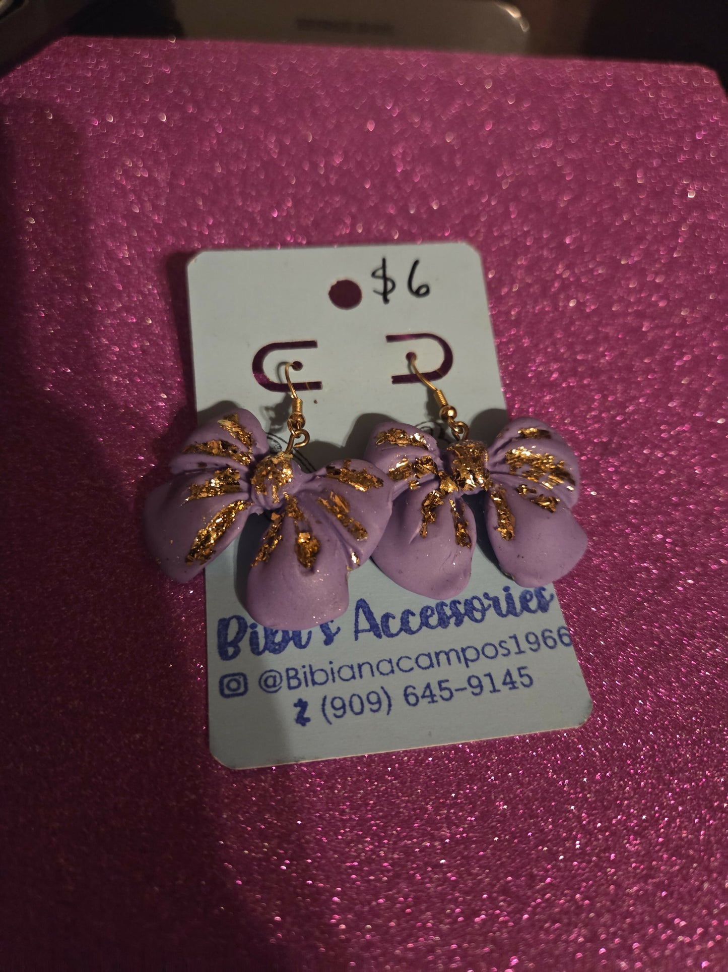 Aretes morados bow
